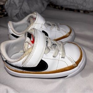 Nike White Toddler Sneakers With Velcro Strap